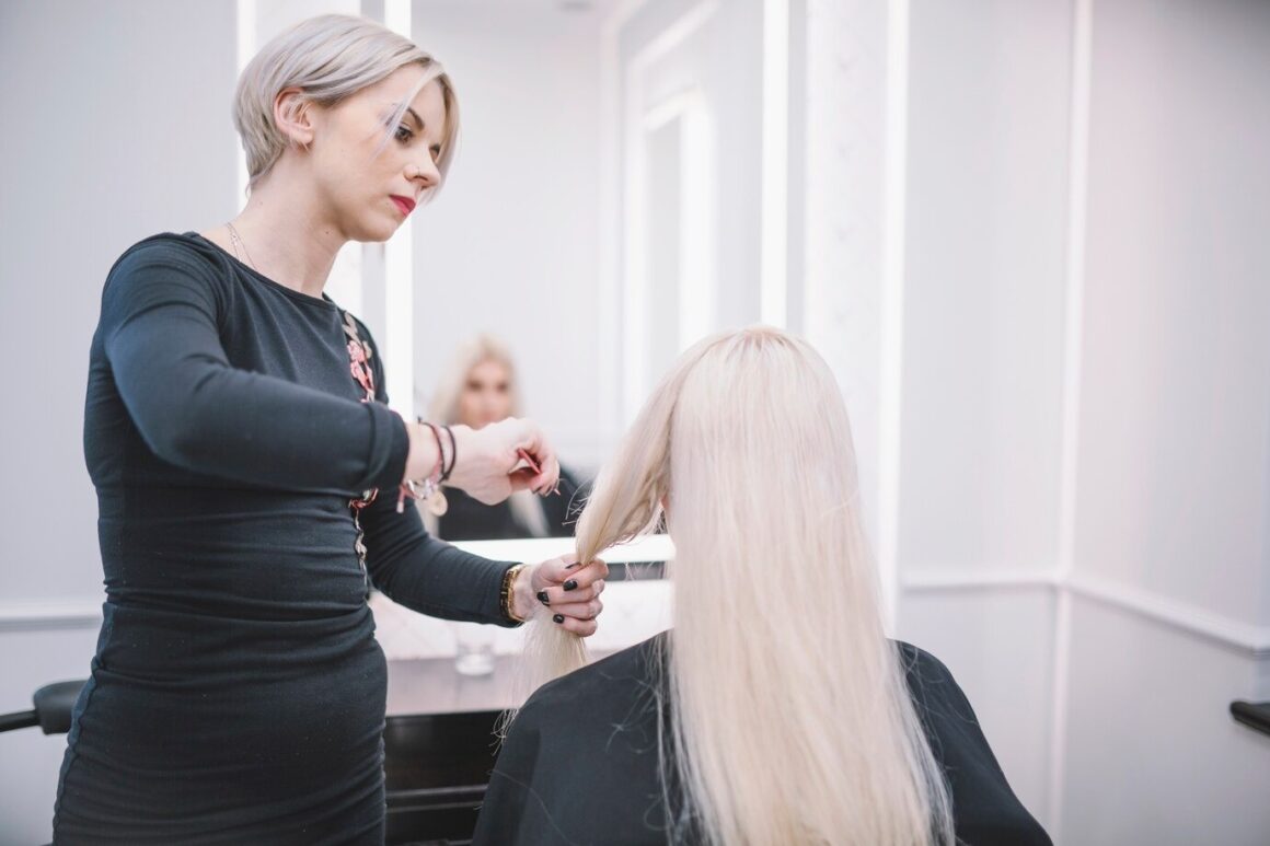 blondie on hair extension in salon