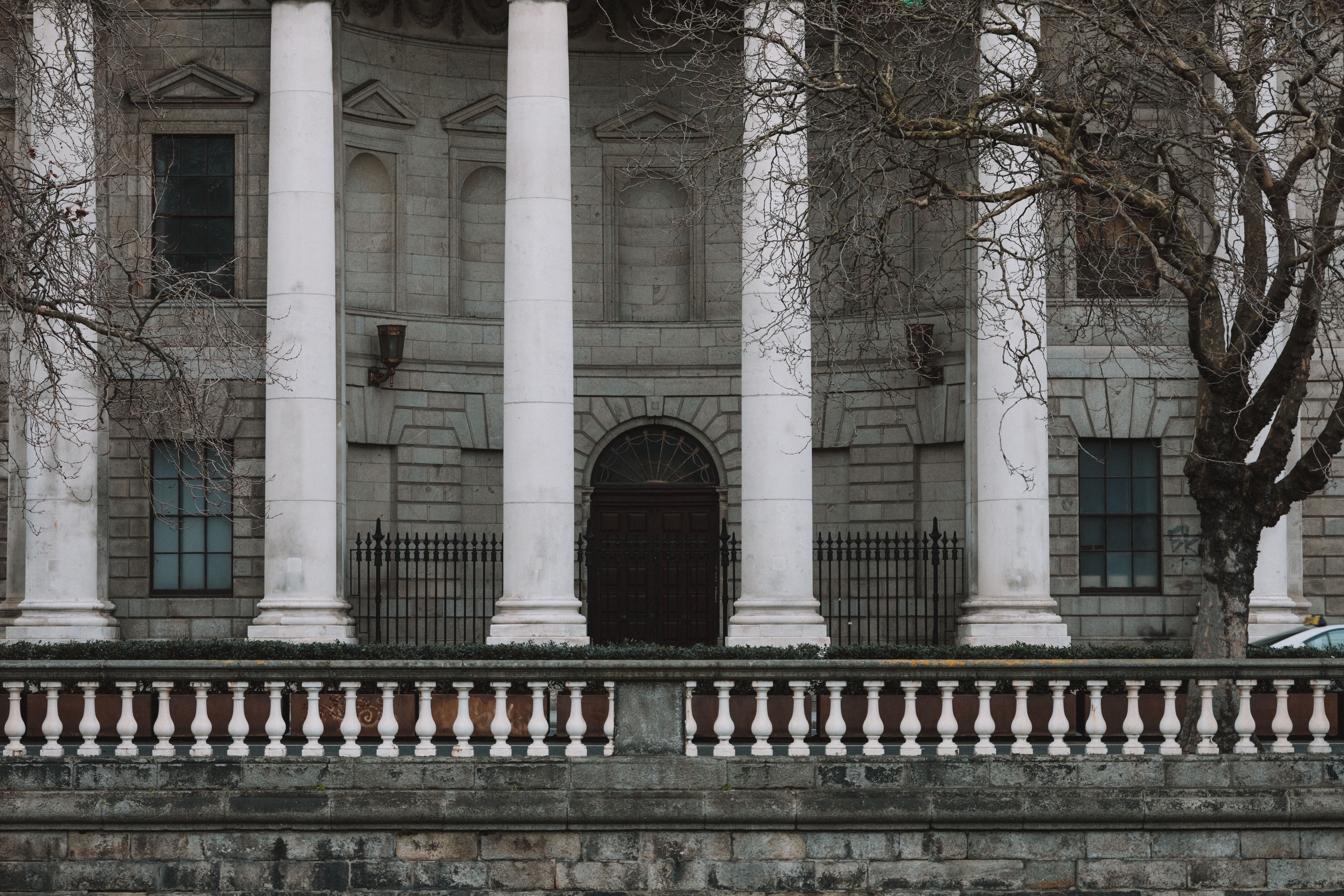 Elegant neoclassical courthouse facade with white columns, representing the venue for major litigation